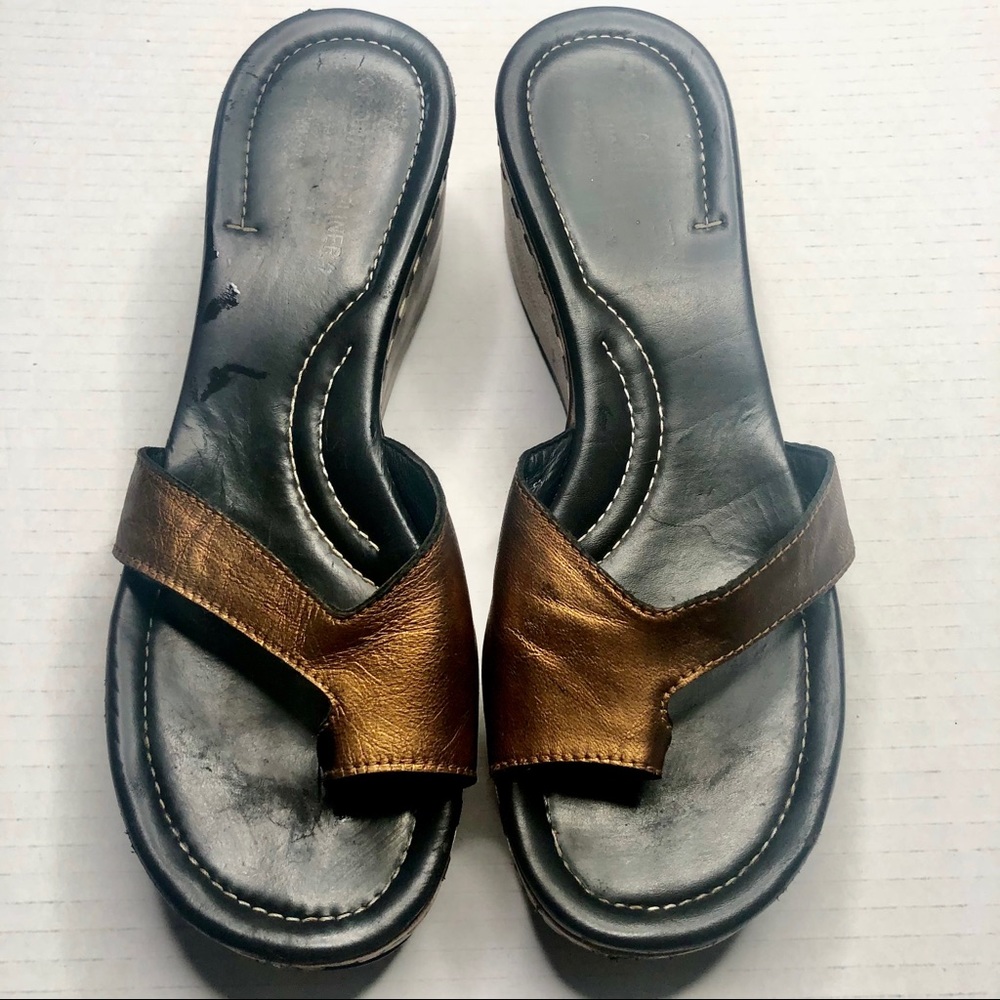 Donald Pliner Couture Wind Antique Metallic Bronze